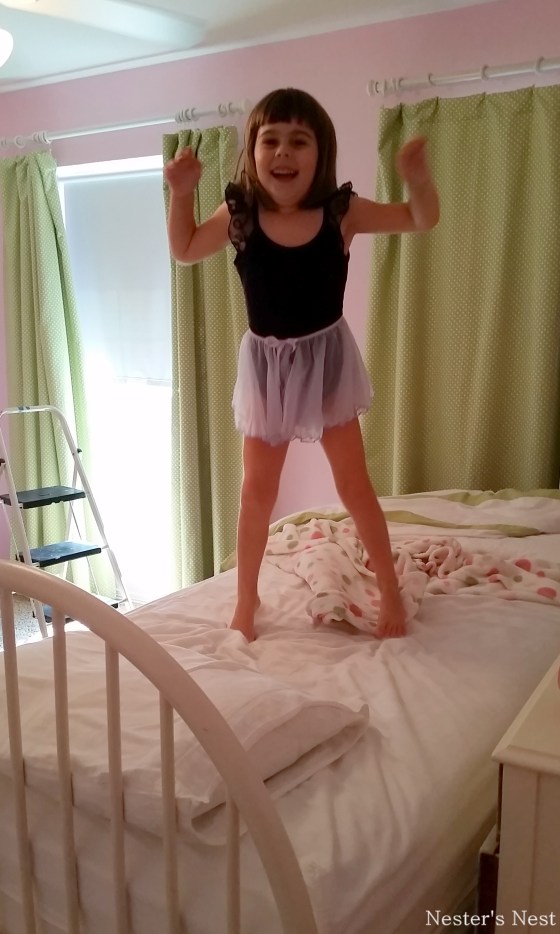 A dancing jig blue room - NN